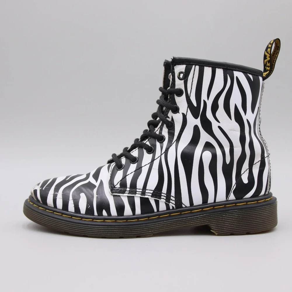 Dr. Martens Delaney Youth Sz 3 US Zebra Print Ankle Boots Ankle Lace Up Side Zip